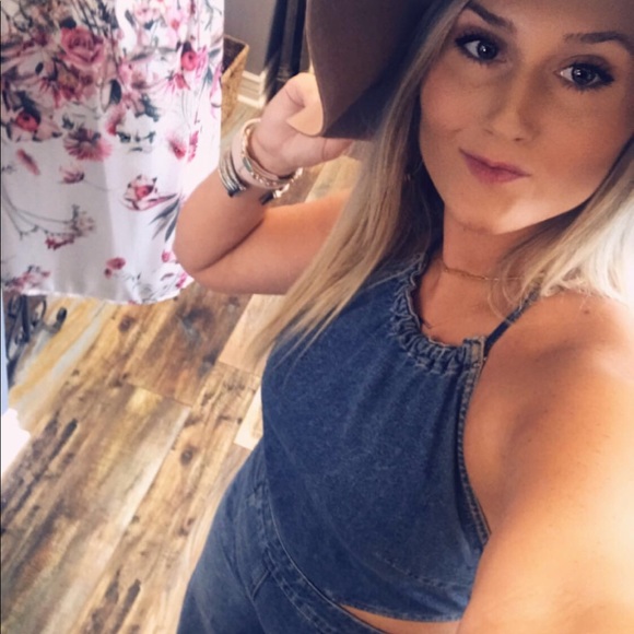 Meet your Posher, Tori - Picture 4 of 8